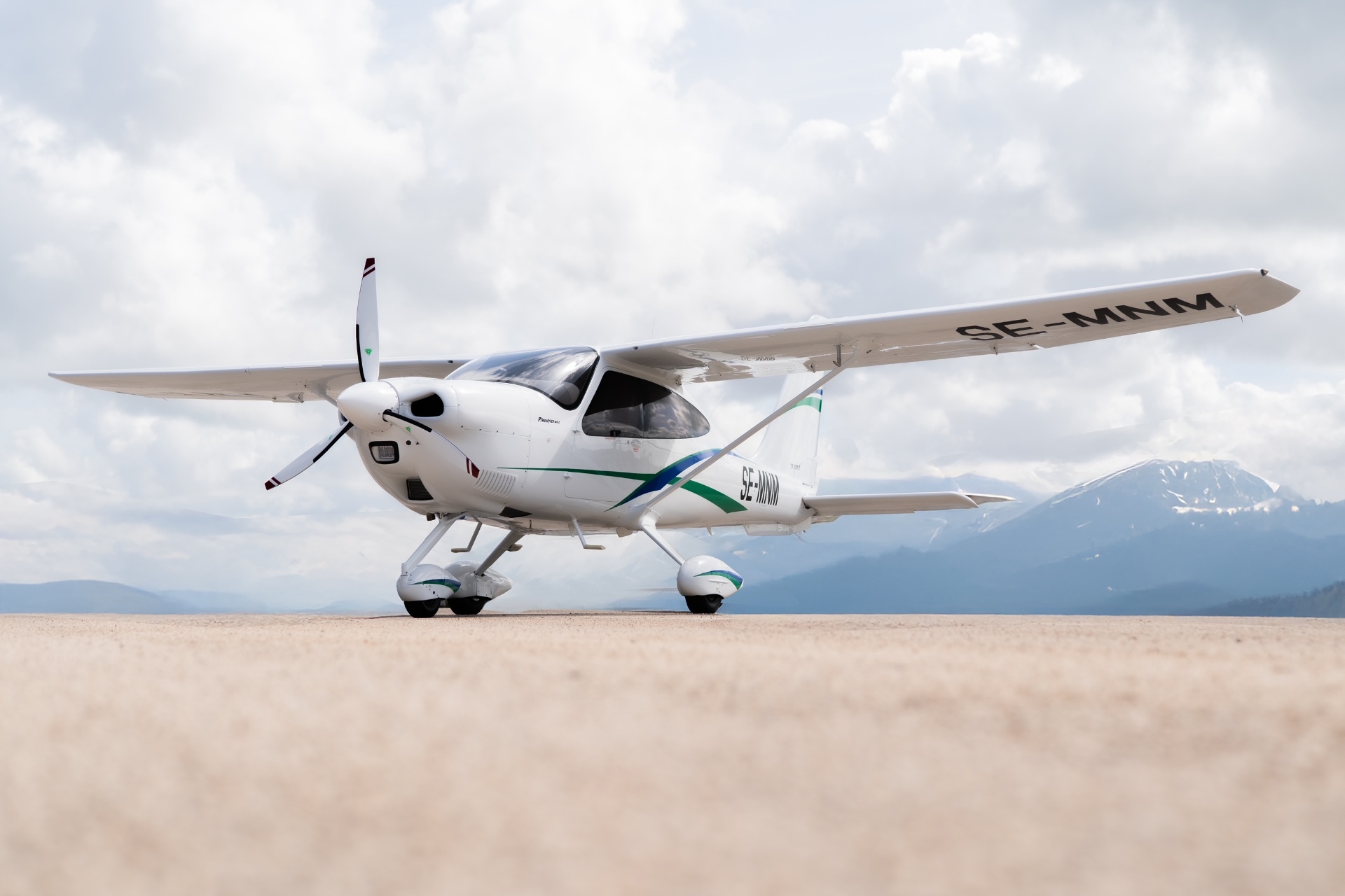 Tecnam P2010D 2025 (SE-MNM) på plattan