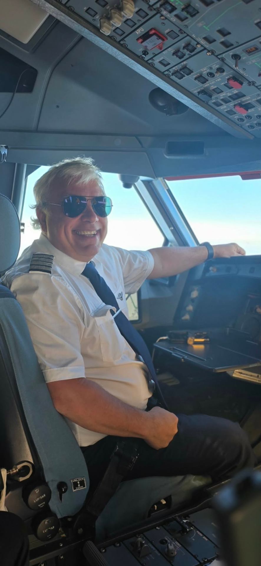 Magnus Lundström, Flygskolechef på Hässlö Flygförening, i cockpit på Airbus A330
