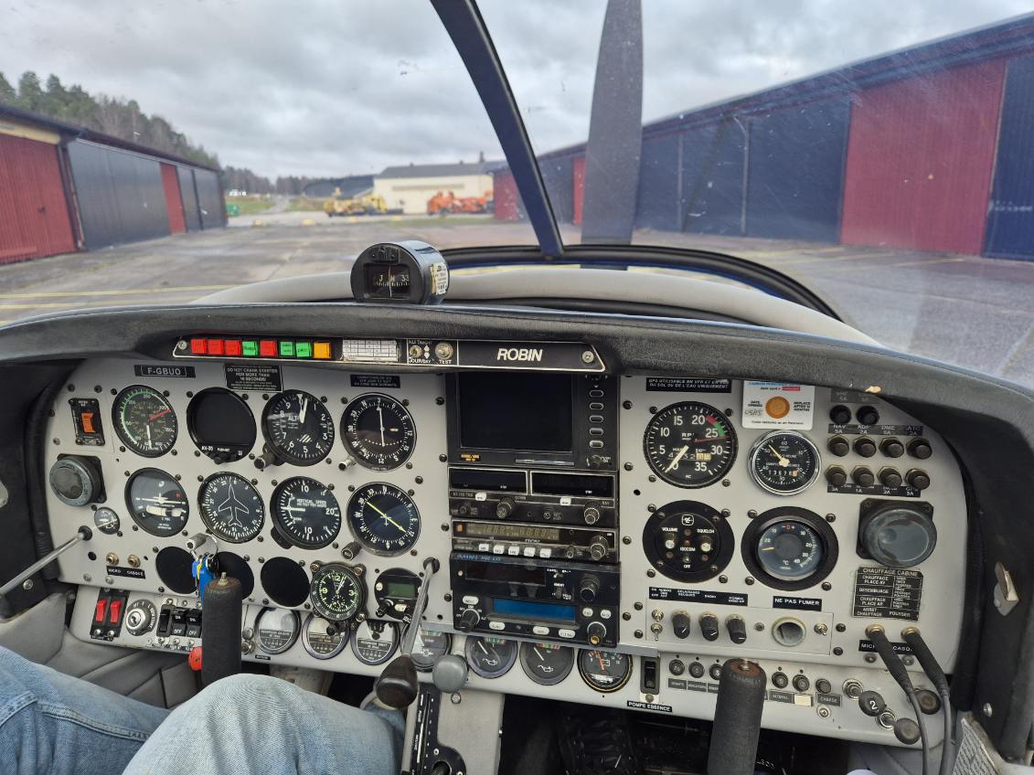 Robin DR400-180 – F-GBUO bild 2