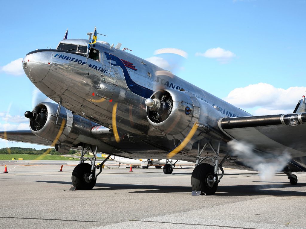 Flygande Veteraners DC-3 Daisy på plattan
