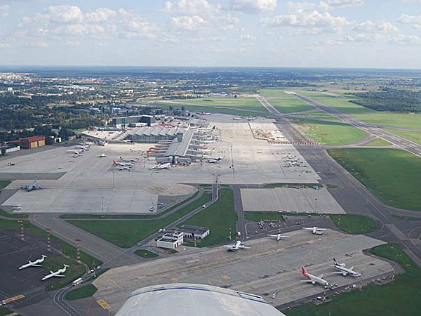 EPWA Warszawa Chopin från luften