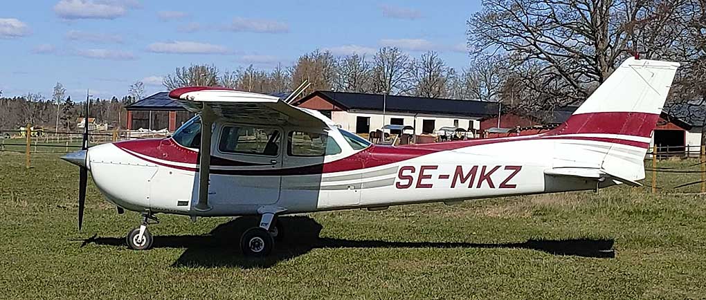 Cessna Skyhawk 172N – SE-MKZ